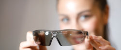 Foto: Model mit Brille aus 3D Druck